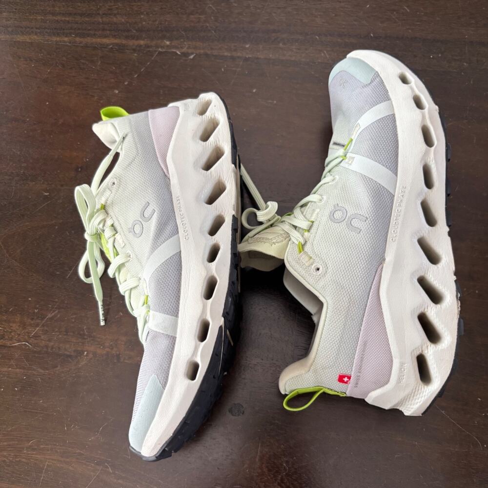 OnCloud Womens Size 7 White with yellow Waterproof Sneakers Cloudtech Phase